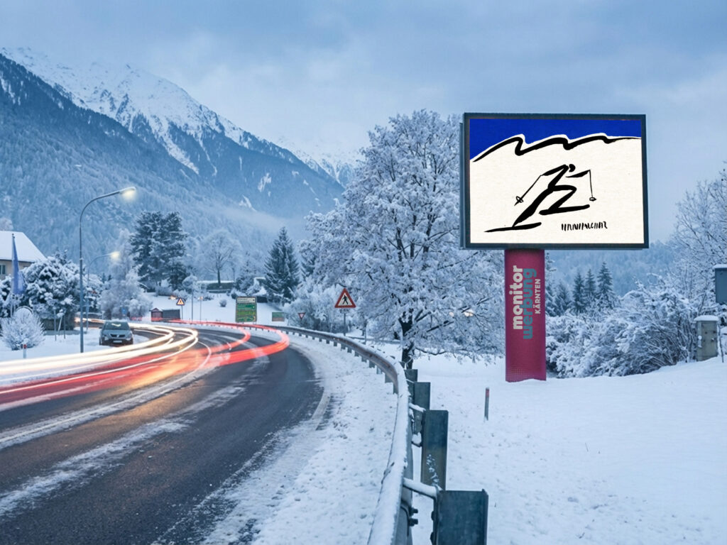 Eine LED-Wall neben der Straße im Winter. Zu sehen ein Kunstwerk des Künstlers Hans Salcher