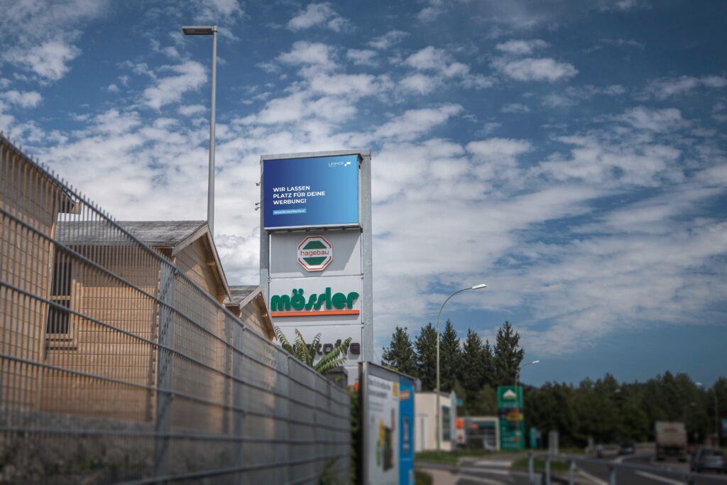 LED Wall 45 Hagebau Mössler Villach Richtung Wernberg